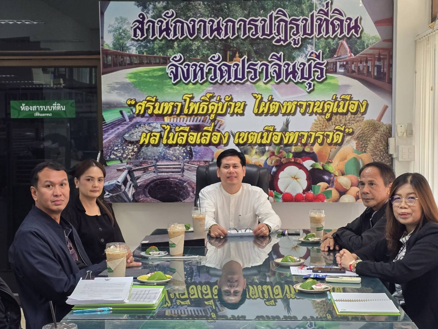 title - วันที่ 24 กุมภาพันธ์ 2569 นายวิทูล ประดิษฐบุญ พร้อมด้วย เจ้าหน้าที่ ส.ป.ก.ปราจีนบุรี ประชุมติดตามความก้าวหน้า โครงการก่อสร้างถนนสายซอย ในแปลงเกษตรกรรม ผิวจราจรขรุขระ ผิวจราจรหินคลุก กว้าง 4.00 ม. จำนวน 3 สาย  ระยะทาง 1.808 กม. ในพื้นที่โครงการจัดที่ดินทำกินให้แก่เกษตรกรผู้ไร้ที่ดินทำกิน  ตำบลสะพานหิน อำเภอนาดี จังหวัดปราจีนบุรี (งบกลาง) ครั้งที่ 2/2569